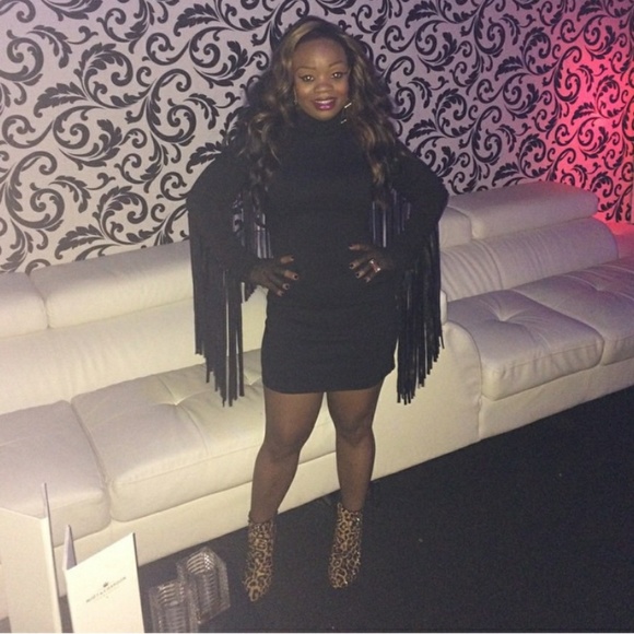 Meet your Posher, Lady Taylor - Picture 2 of 3